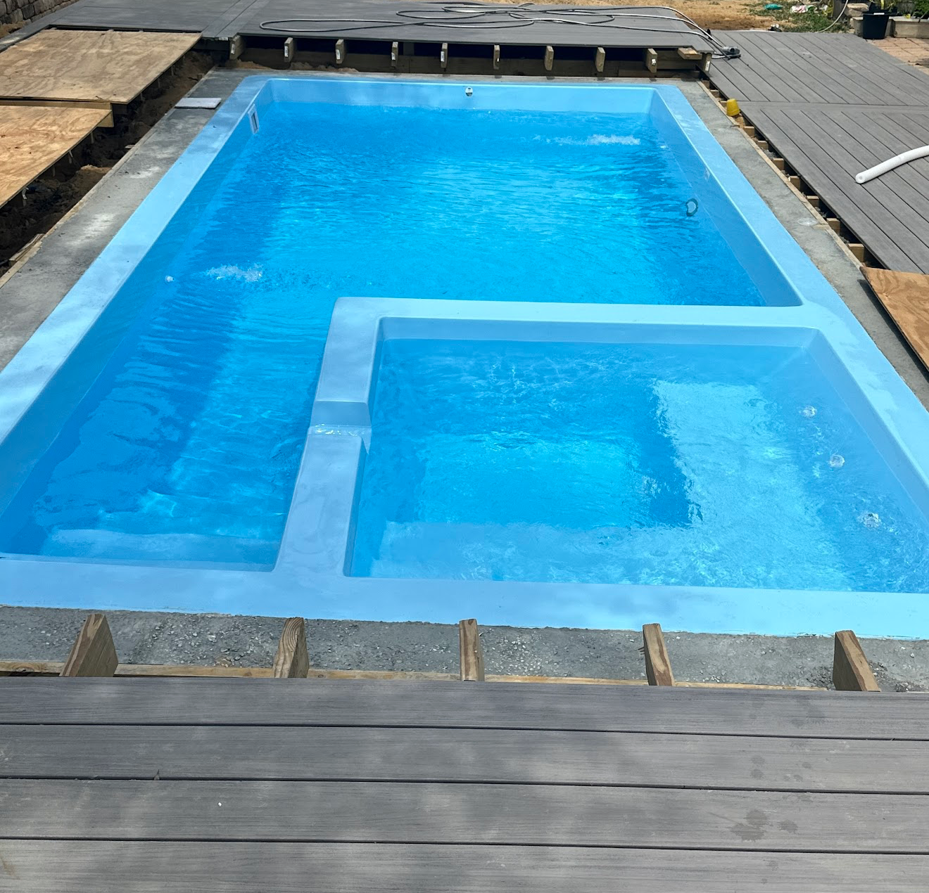 Bellindton Cayo's Pools4U fiberglass pool installation